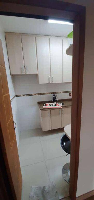 Apartamento à venda com 2 quartos, 62m² - Foto 3