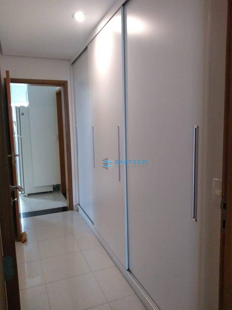 Apartamento para alugar com 4 quartos, 260m² - Foto 9