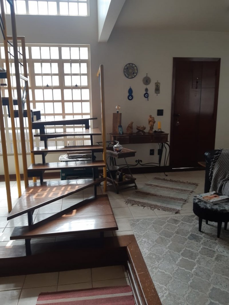 Sobrado à venda com 2 quartos, 150m² - Foto 2