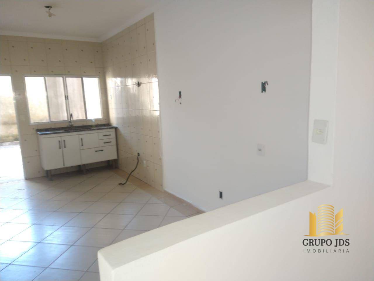 Casa à venda com 2 quartos, 110m² - Foto 1