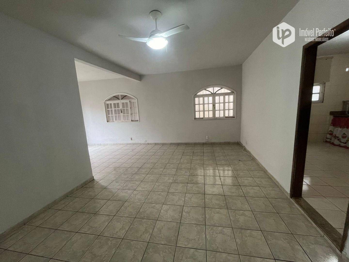 Casa para alugar com 3 quartos, 100m² - Foto 1