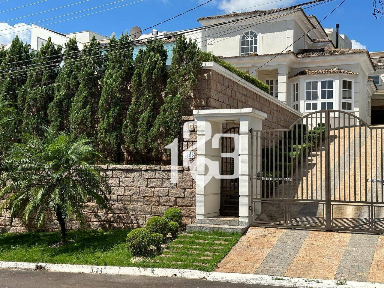 Casa de Condomínio à venda com 3 quartos, 294m² - Foto 1