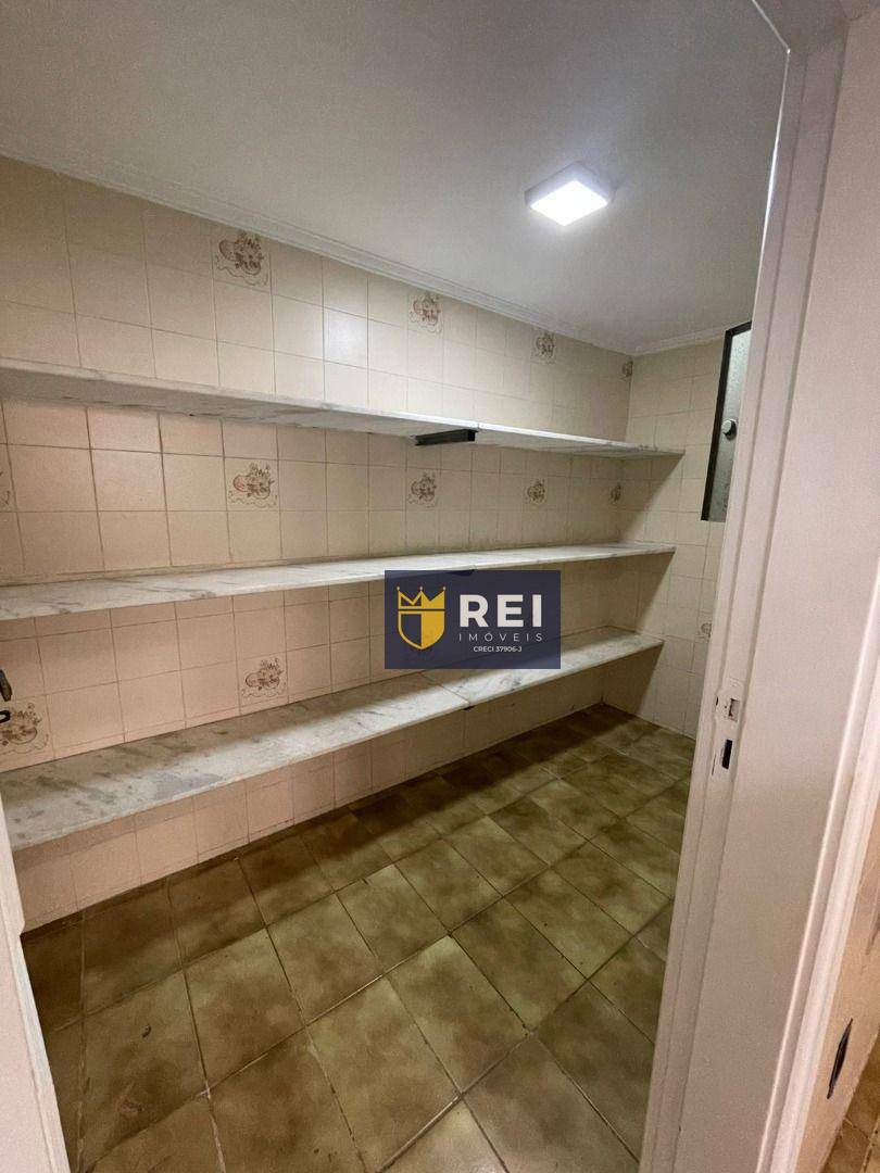 Casa à venda e aluguel com 3 quartos, 300m² - Foto 14