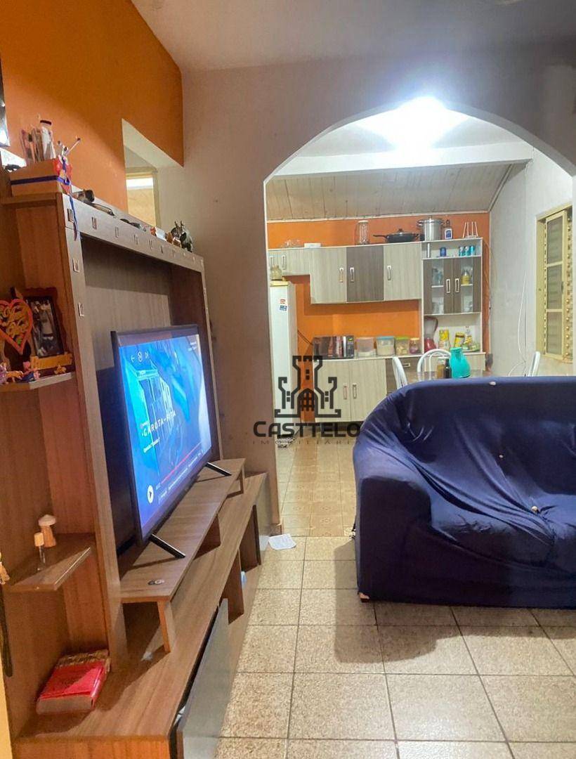 Casa à venda com 3 quartos, 70m² - Foto 1