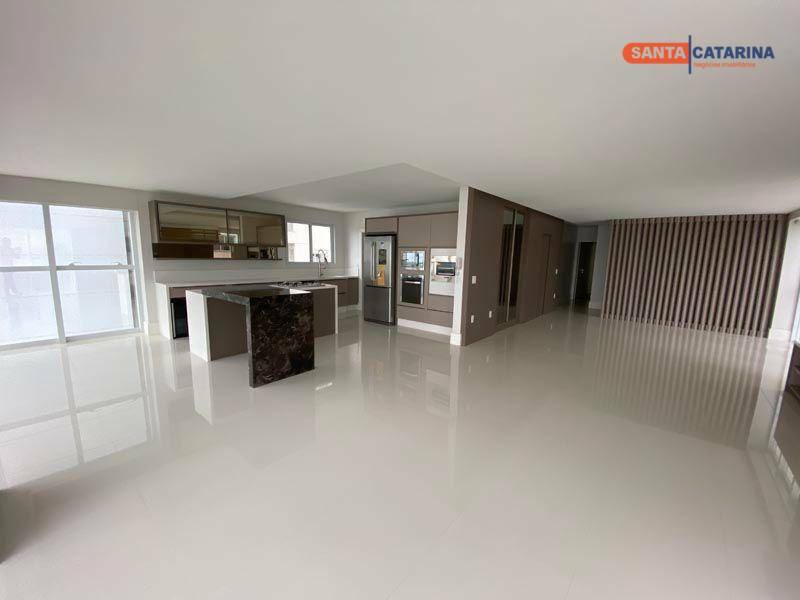 Apartamento à venda com 4 quartos, 237m² - Foto 5