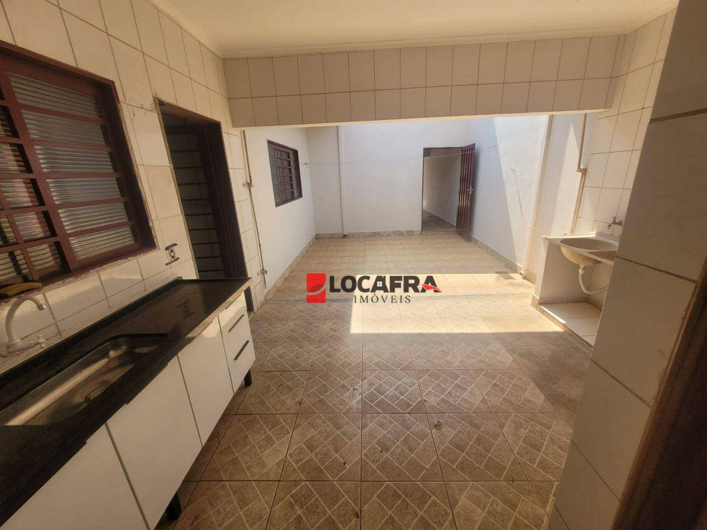 Casa para alugar com 2 quartos, 100m² - Foto 4