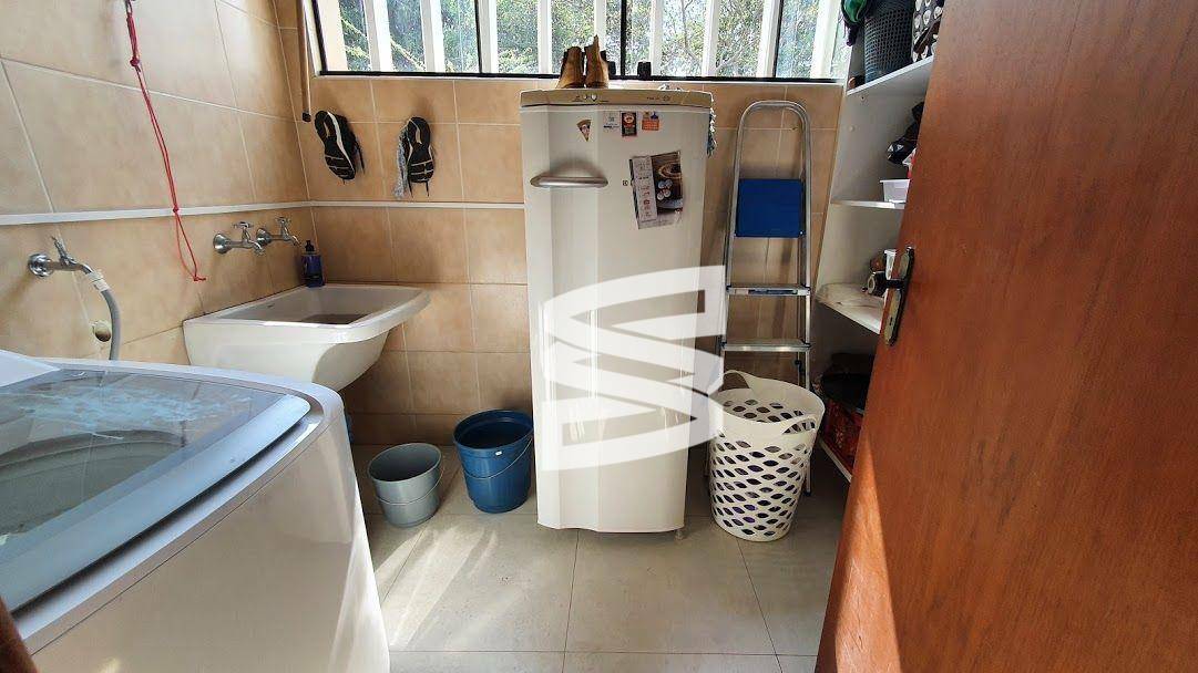 Casa à venda com 5 quartos, 300m² - Foto 13