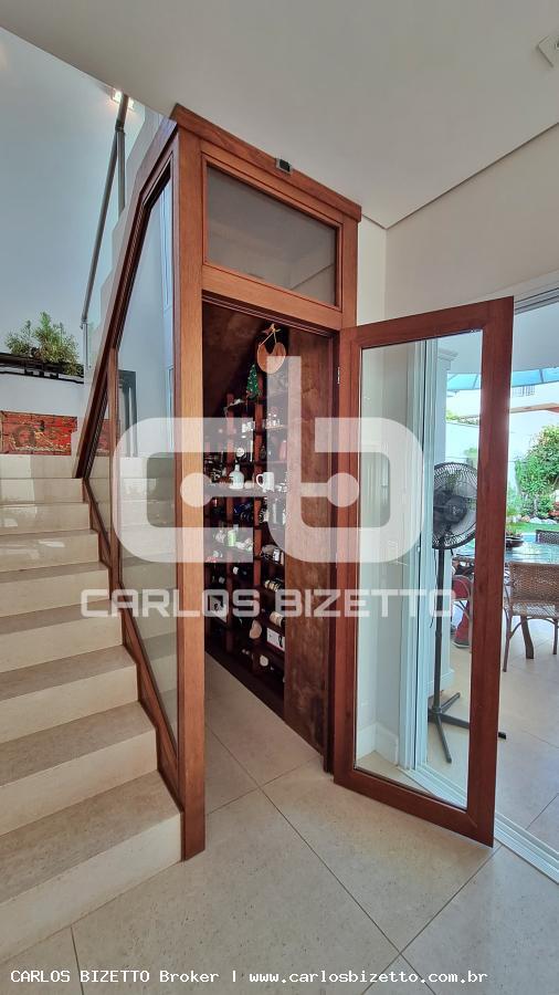 Casa de Condomínio à venda com 4 quartos, 450m² - Foto 18