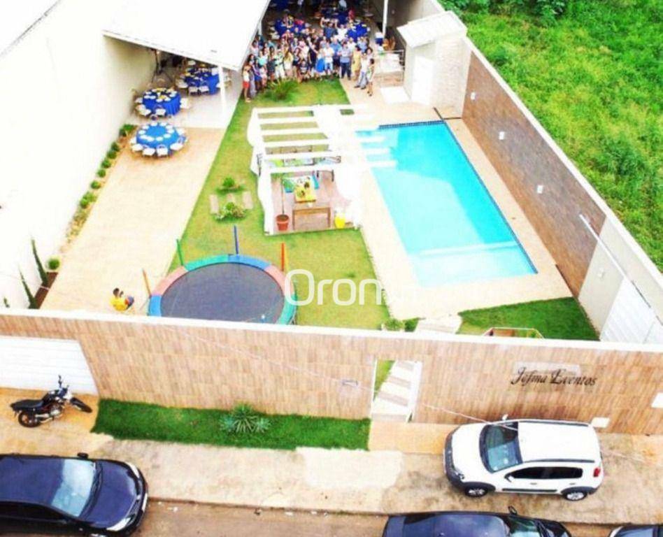 Casa à venda com 3 quartos, 240m² - Foto 2