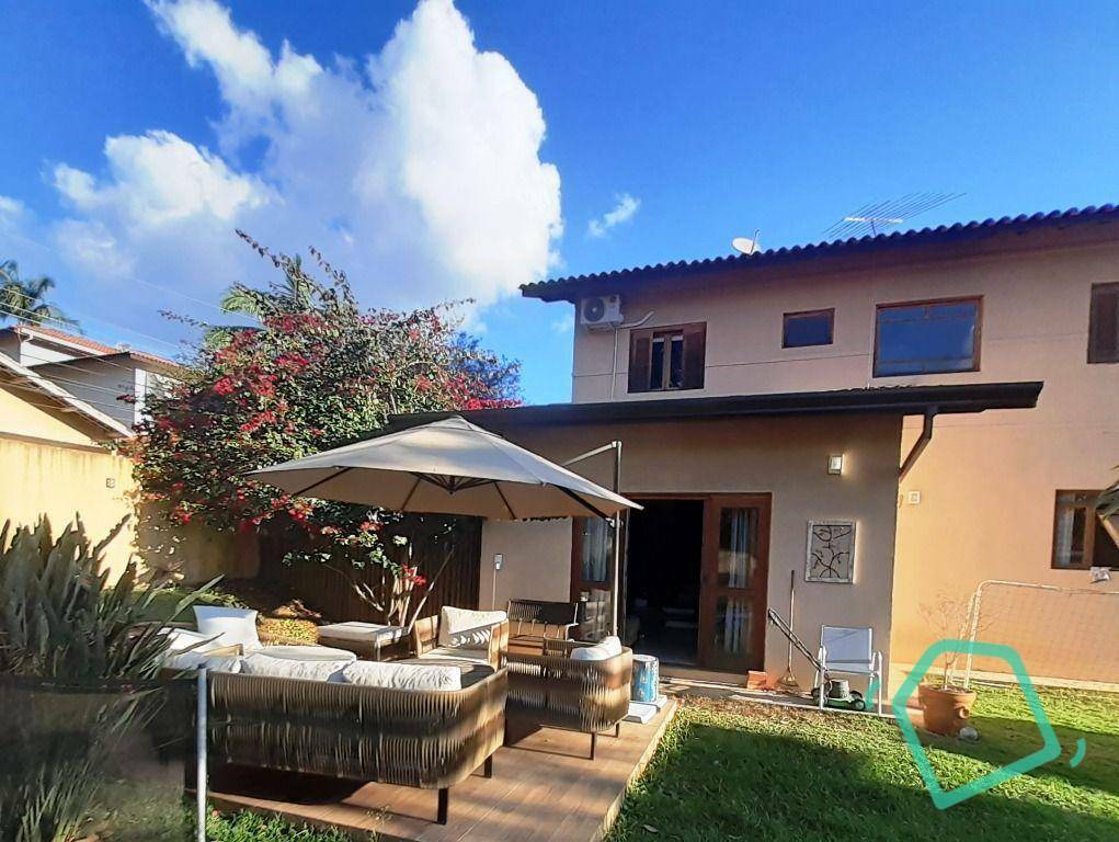 Casa de Condomínio à venda com 3 quartos, 232m² - Foto 2