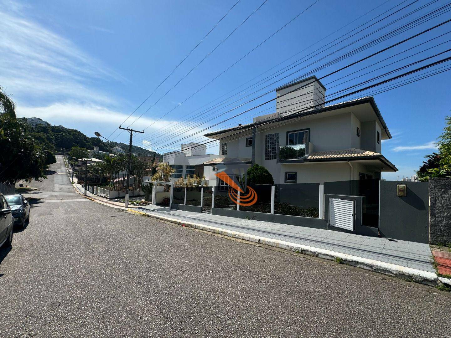 Casa de Condomínio à venda com 5 quartos, 400m² - Foto 3