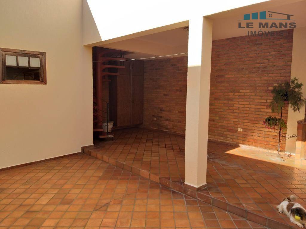 Casa à venda com 3 quartos, 226m² - Foto 25