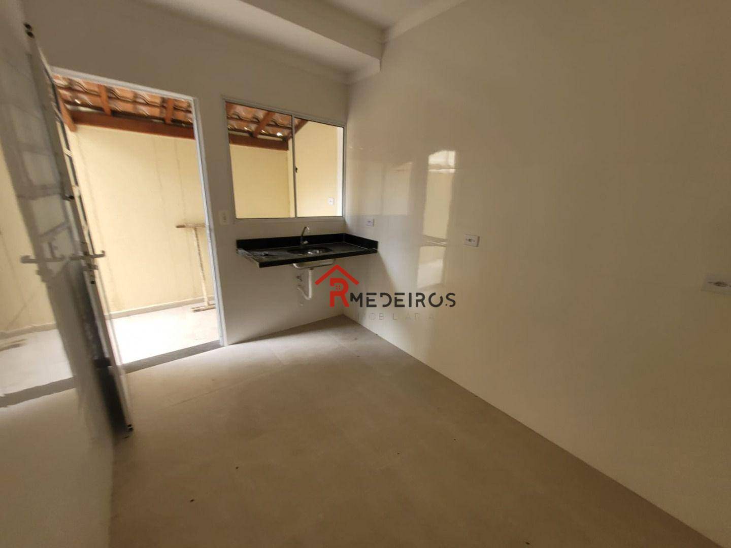 Casa à venda com 2 quartos, 53m² - Foto 3