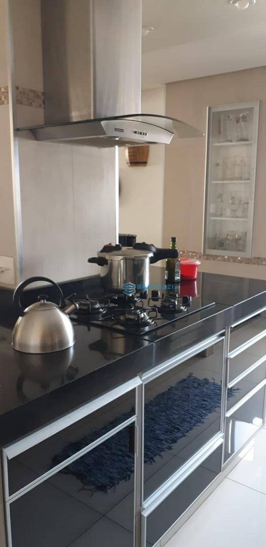 Apartamento à venda com 3 quartos, 128m² - Foto 4