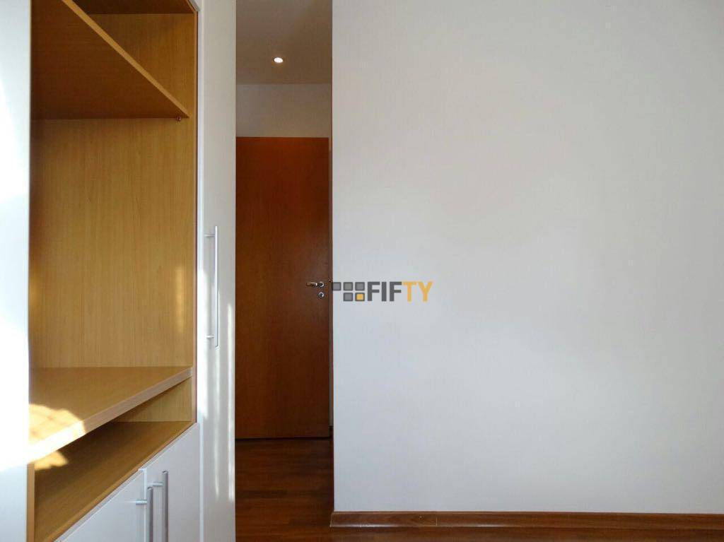 Apartamento para alugar com 3 quartos, 137m² - Foto 13