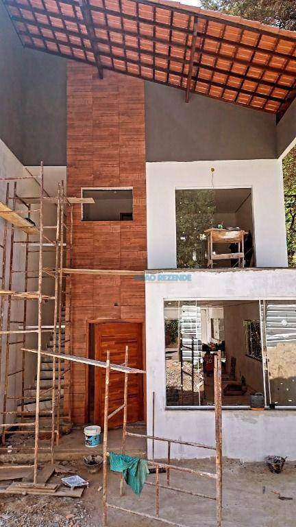 Casa à venda com 4 quartos, 156m² - Foto 2