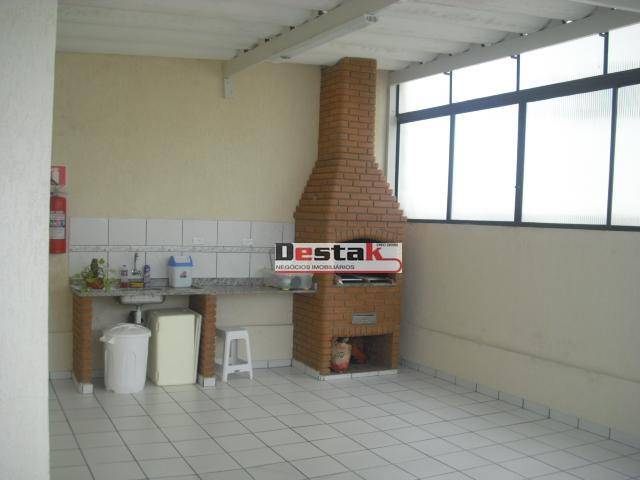 Apartamento à venda com 2 quartos, 70m² - Foto 2