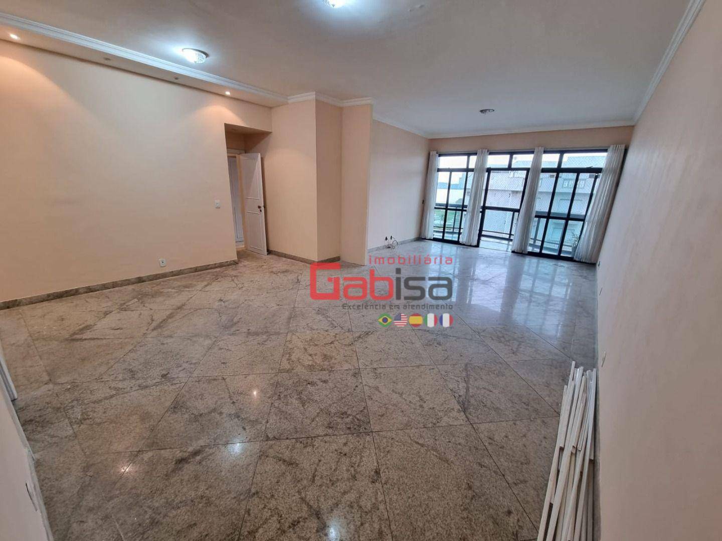 Apartamento à venda com 3 quartos, 230m² - Foto 1