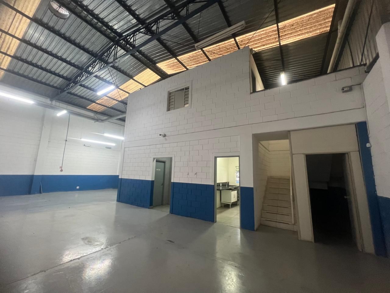Depósito-Galpão-Armazém para alugar, 1000m² - Foto 9