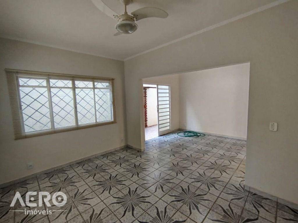 Casa para alugar com 3 quartos, 200m² - Foto 5