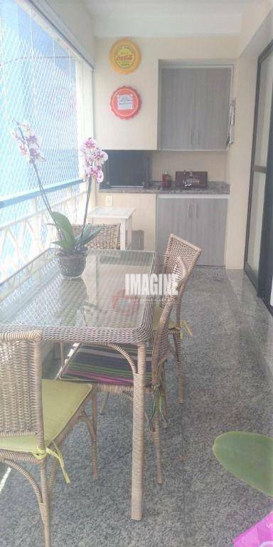 Apartamento à venda com 3 quartos, 151m² - Foto 1