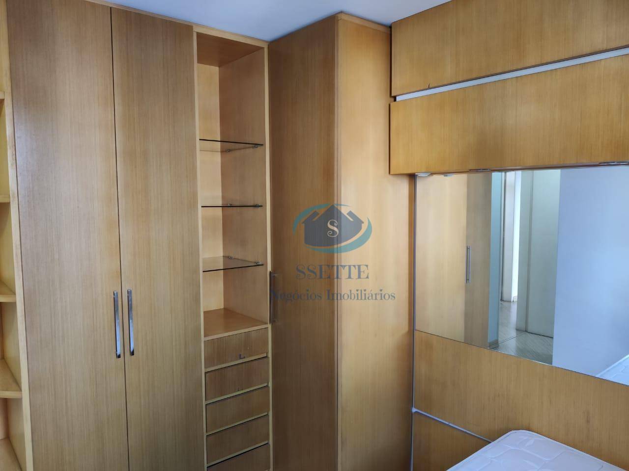 Apartamento à venda com 2 quartos, 64m² - Foto 3