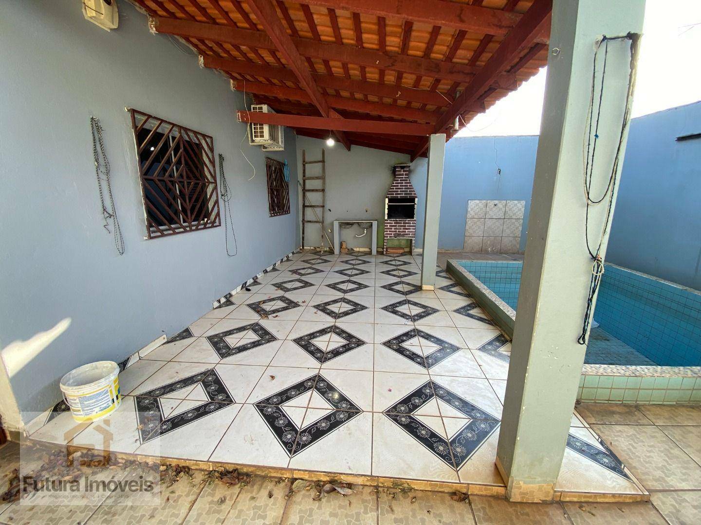 Casa à venda com 3 quartos, 75m² - Foto 2