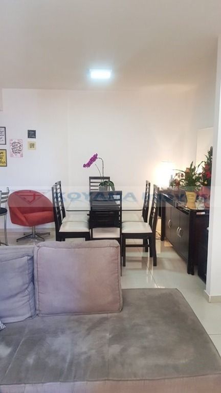 Apartamento à venda com 2 quartos, 68m² - Foto 4