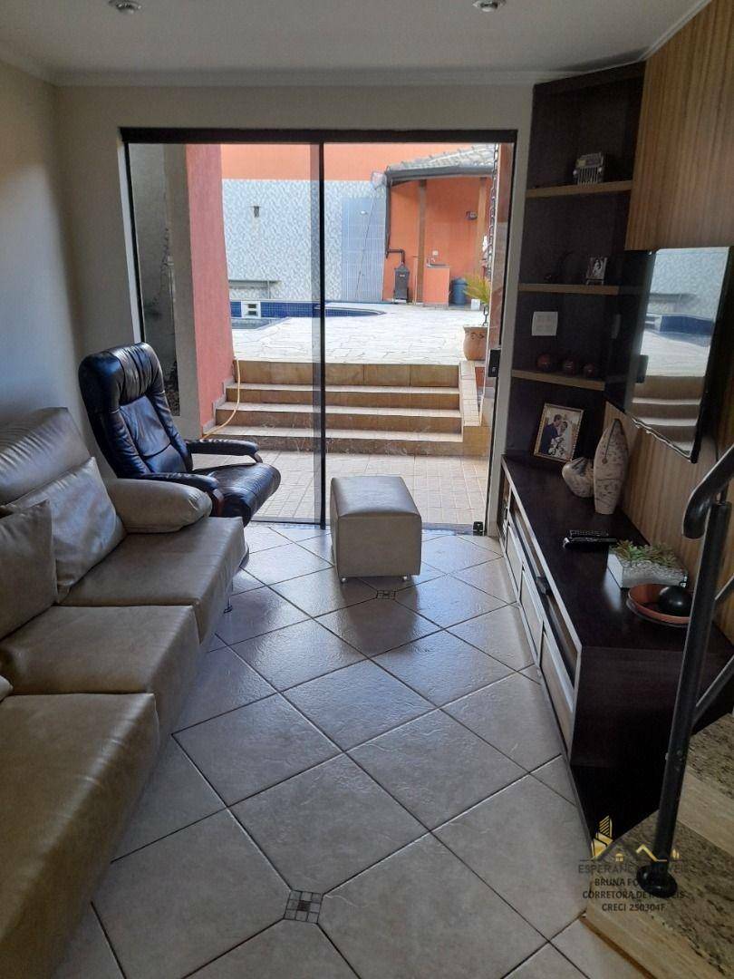 Sobrado à venda com 4 quartos, 240m² - Foto 2