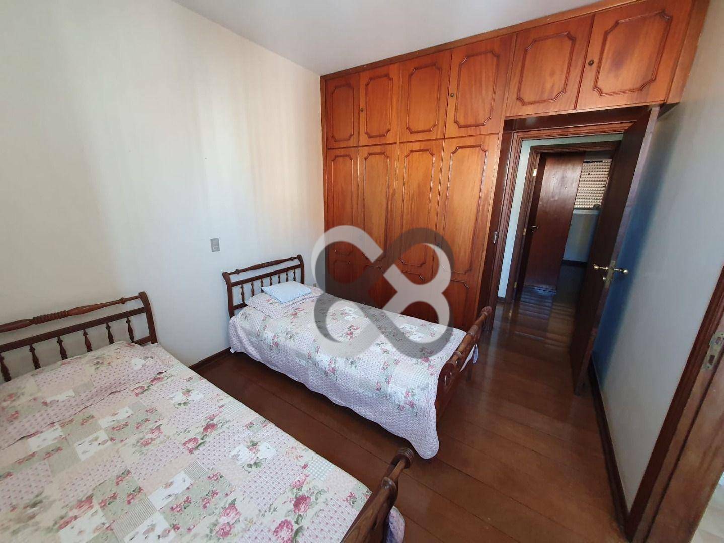 Apartamento à venda com 5 quartos, 231m² - Foto 17