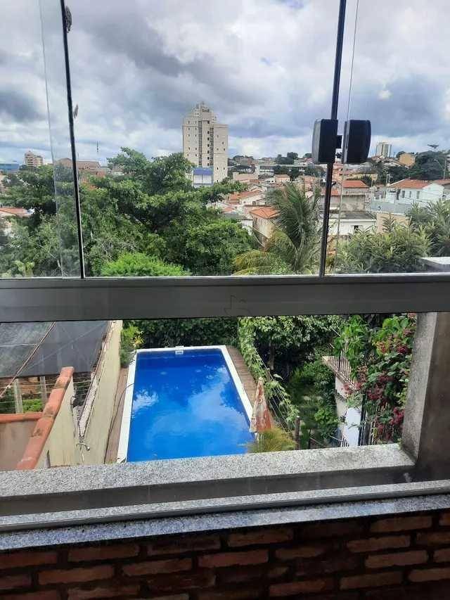 Casa à venda com 4 quartos, 240m² - Foto 1