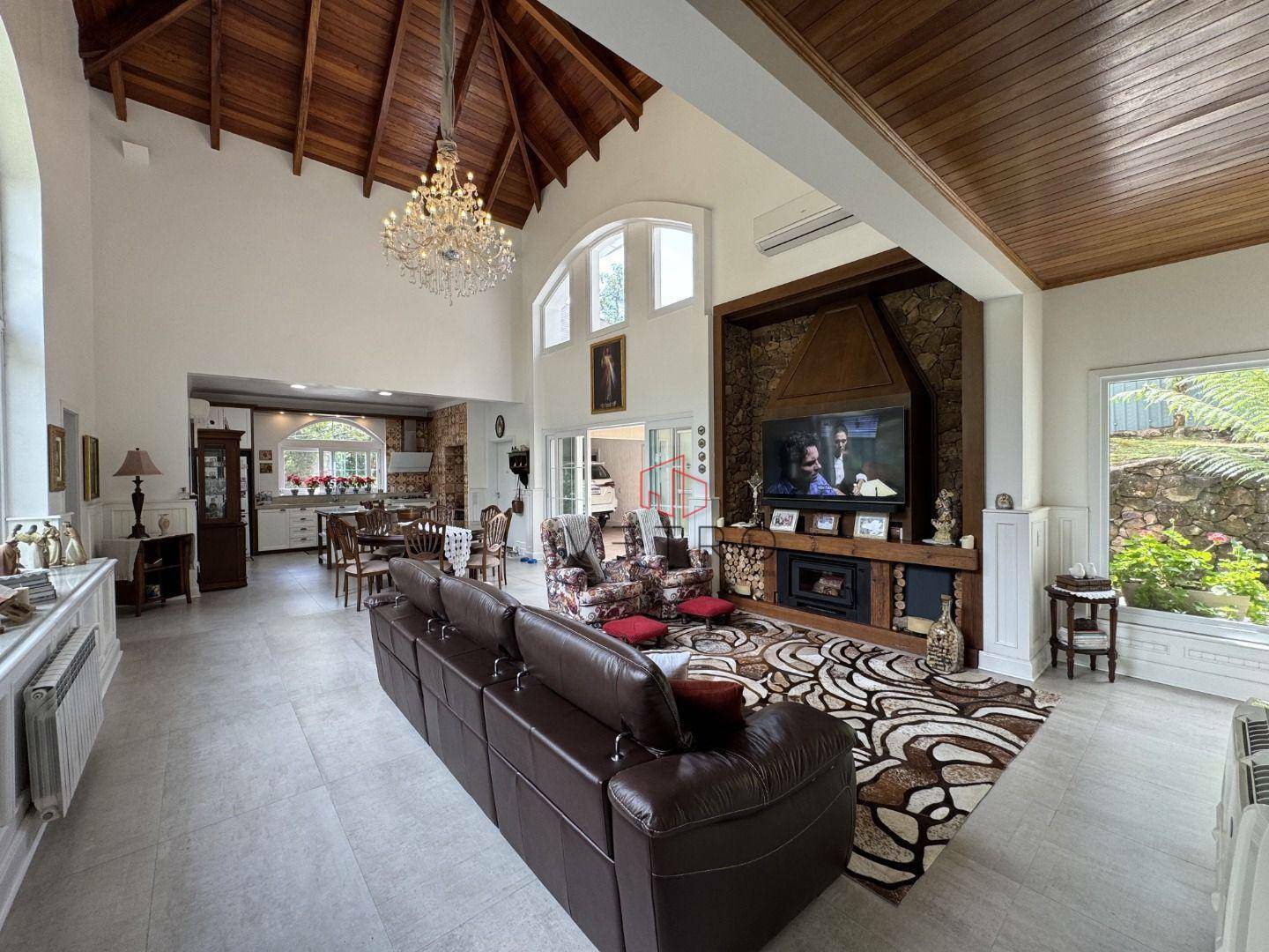 Casa de Condomínio à venda com 4 quartos, 400m² - Foto 2
