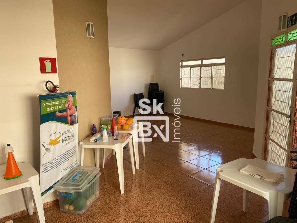 Casa à venda com 3 quartos, 200m² - Foto 7