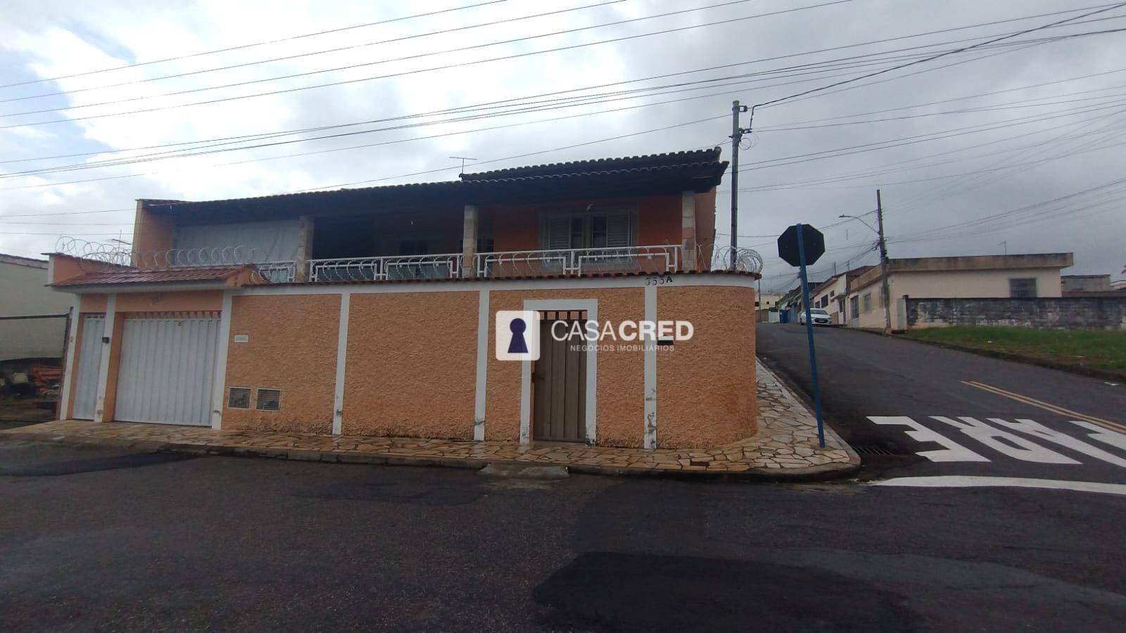 Casa à venda e aluguel com 5 quartos, 260m² - Foto 1