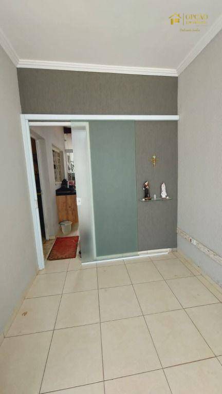 Casa à venda com 2 quartos, 65m² - Foto 4