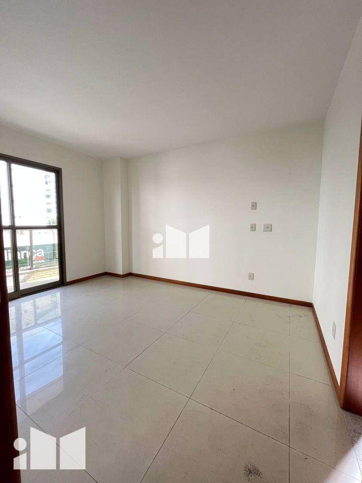 Apartamento à venda com 3 quartos, 110m² - Foto 2