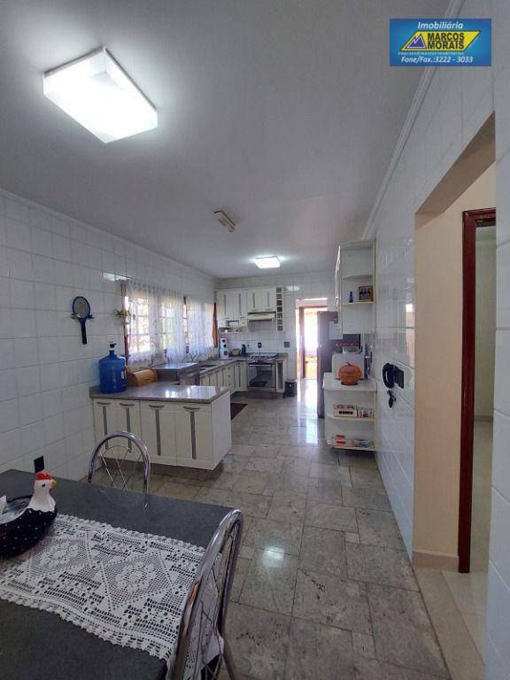 Casa de Condomínio para alugar com 4 quartos, 438m² - Foto 29