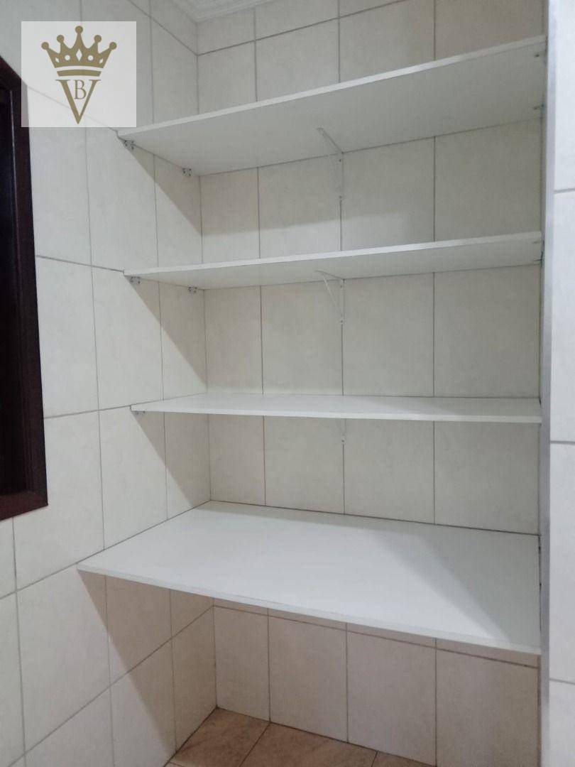 Casa de Condomínio para alugar com 3 quartos, 261m² - Foto 3