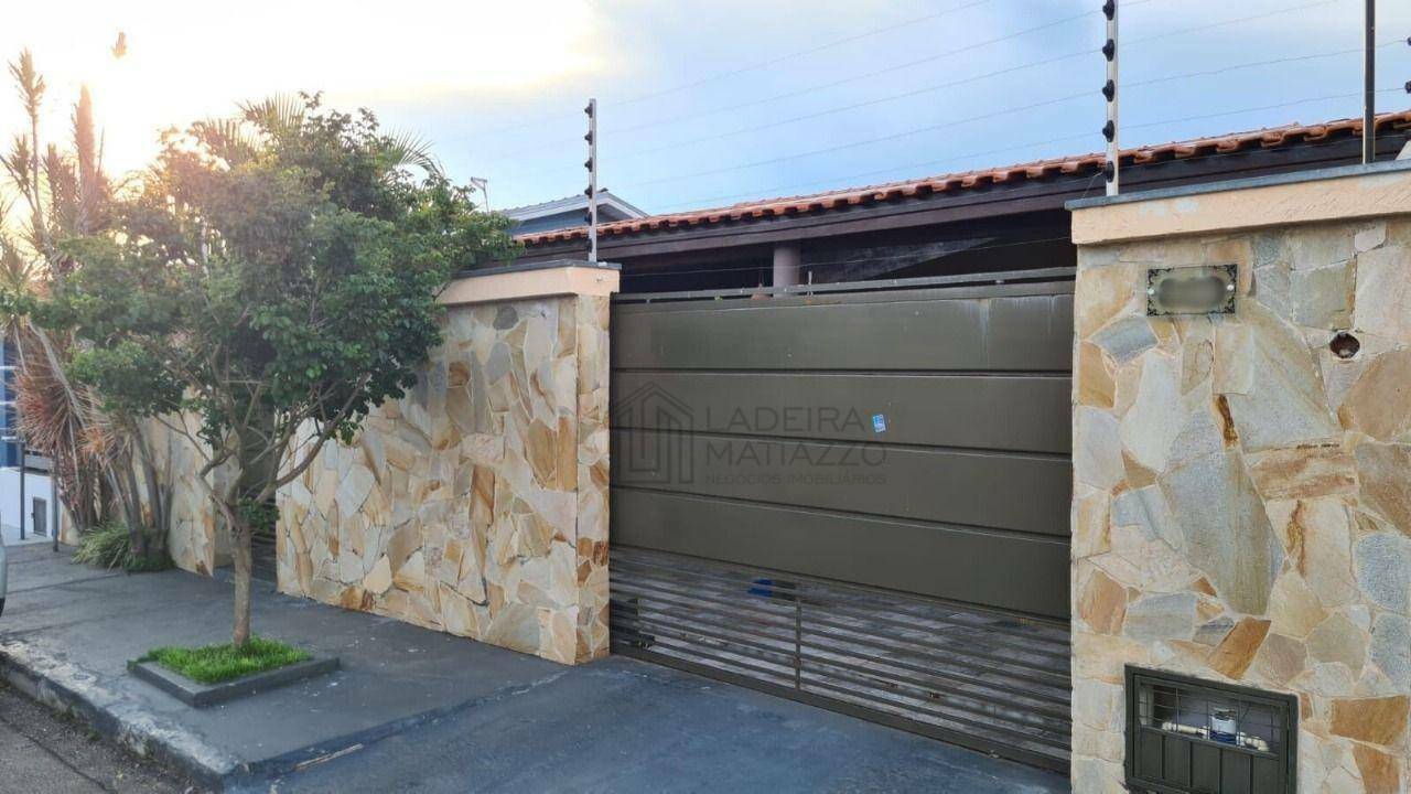 Casa à venda com 3 quartos, 152m² - Foto 1