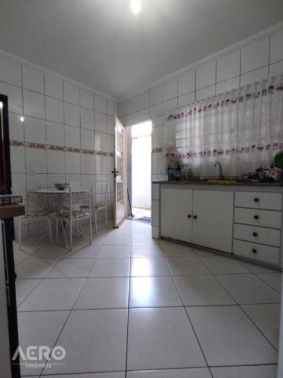 Casa à venda com 3 quartos, 123m² - Foto 5