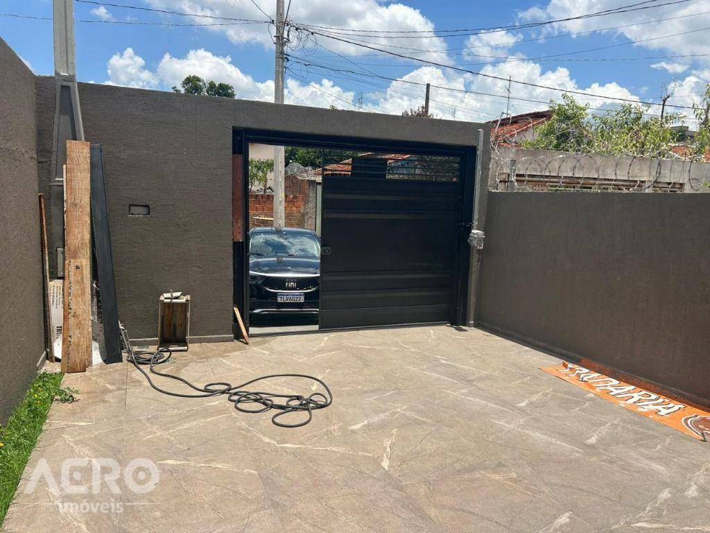 Casa à venda com 2 quartos, 90m² - Foto 2
