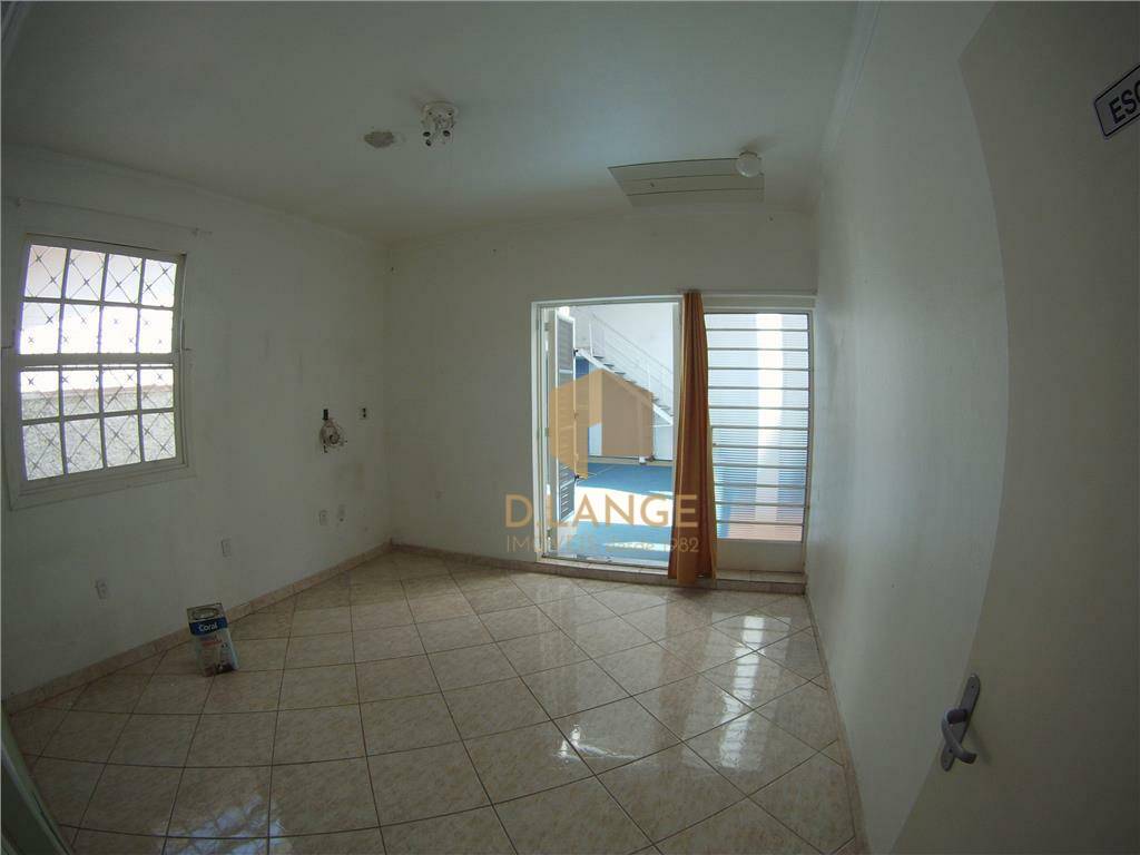 Casa à venda com 3 quartos, 240m² - Foto 9