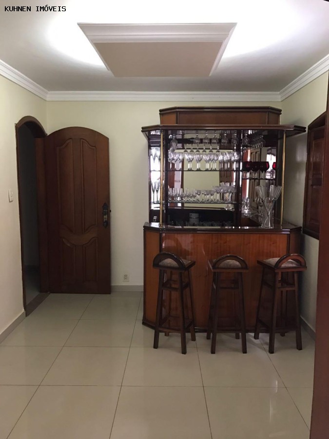 Casa à venda com 3 quartos, 304m² - Foto 7