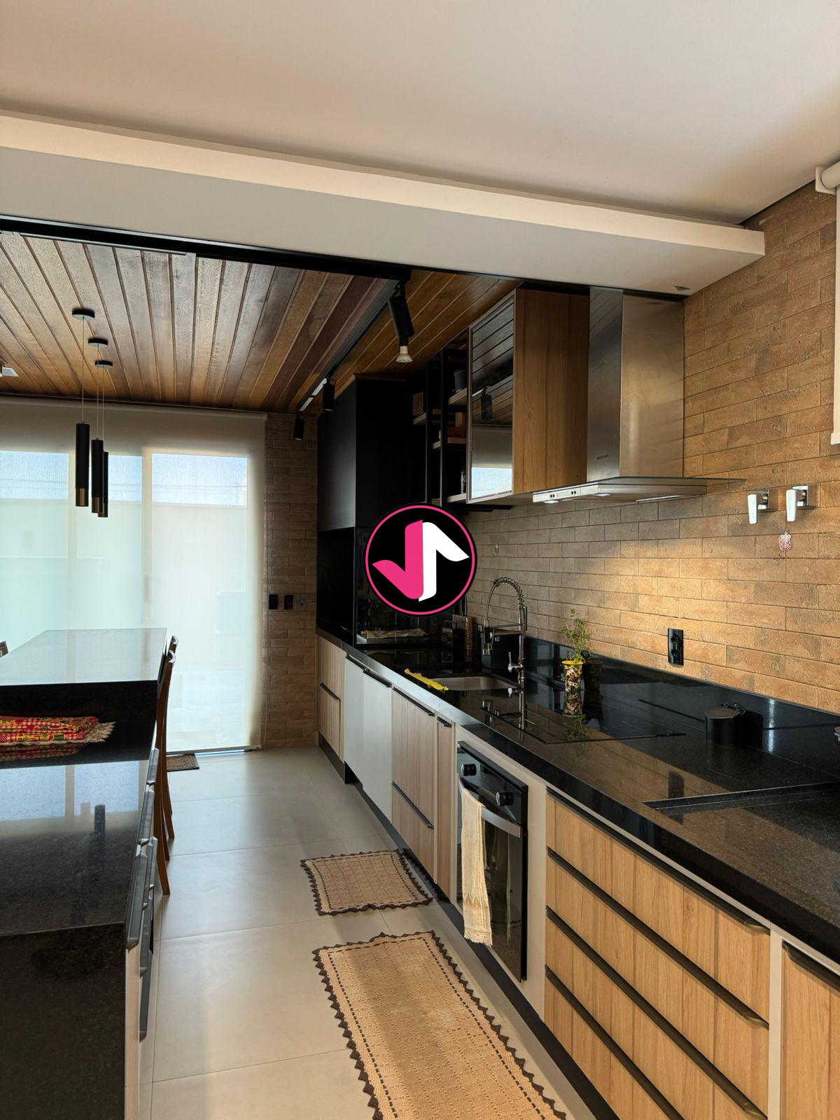 Casa de Condomínio à venda com 4 quartos, 300m² - Foto 4