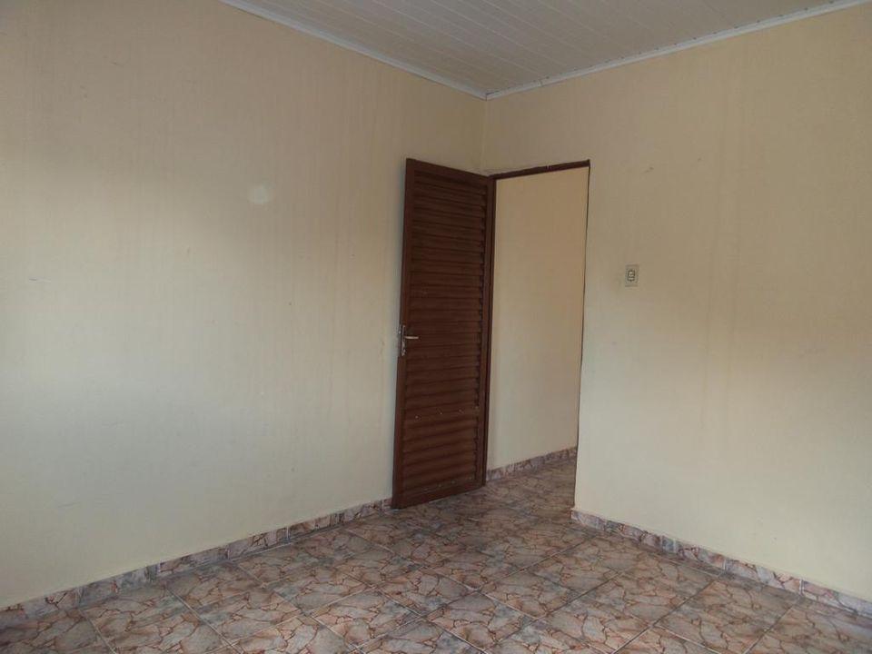 Casa à venda com 2 quartos, 180m² - Foto 2