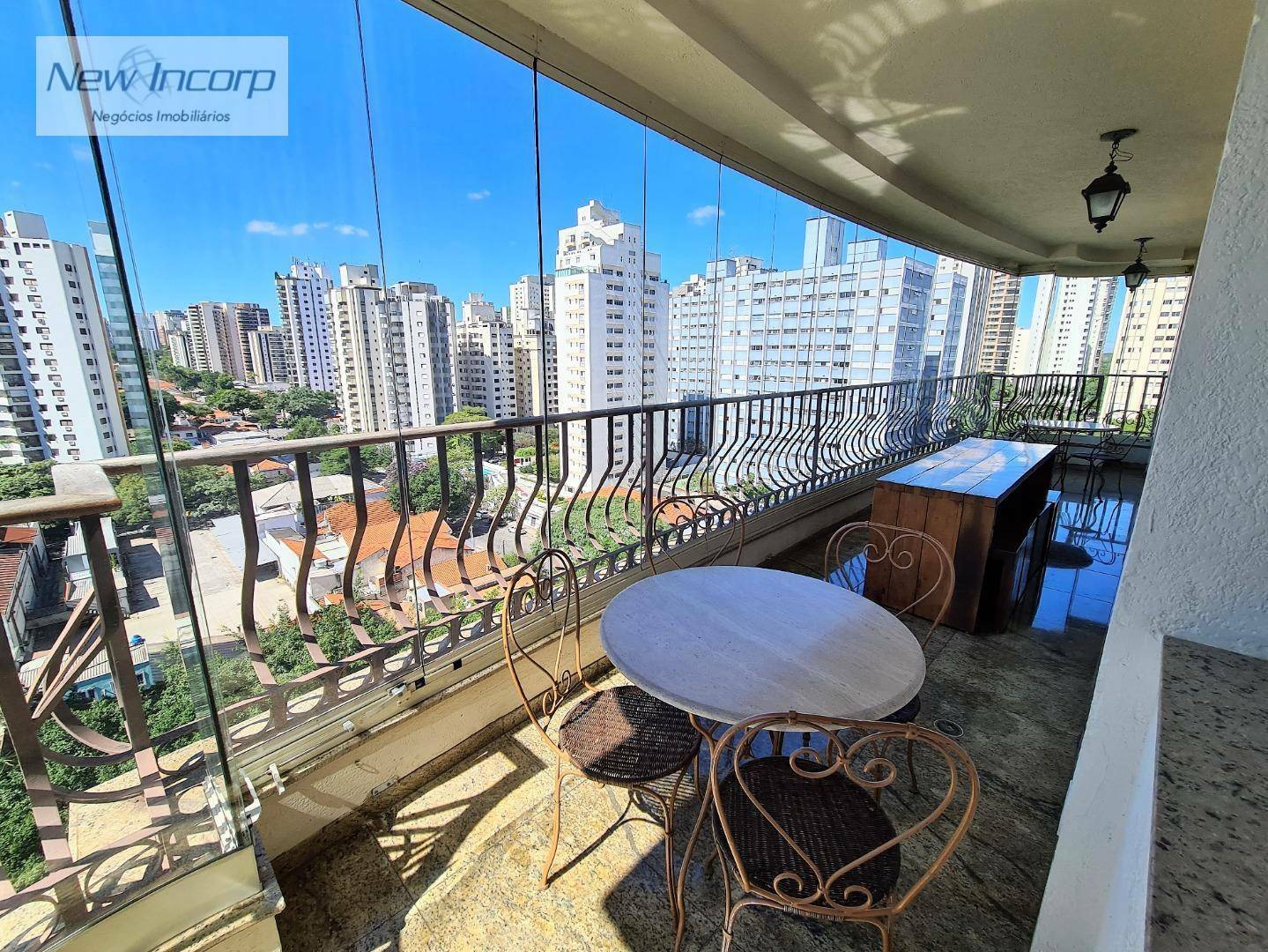 Apartamento à venda com 4 quartos, 257m² - Foto 1