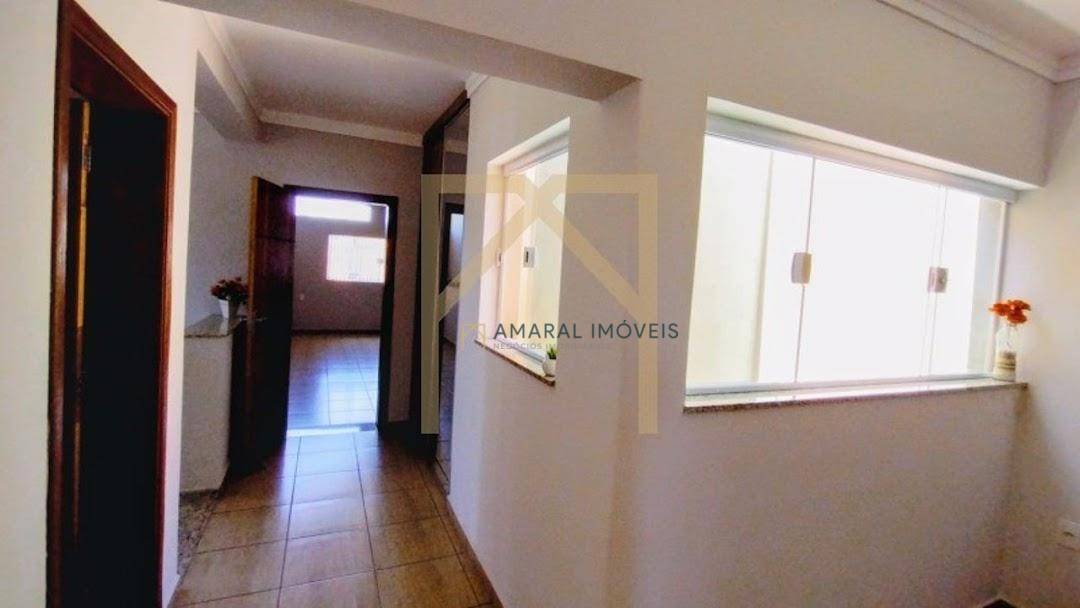 Casa à venda com 3 quartos, 308m² - Foto 15