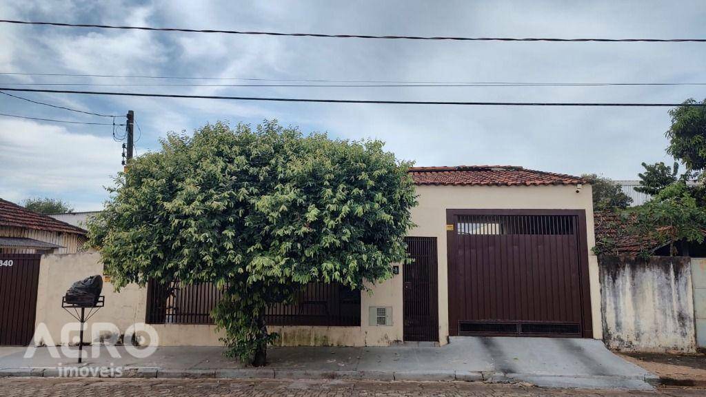 Casa à venda com 4 quartos, 146m² - Foto 1