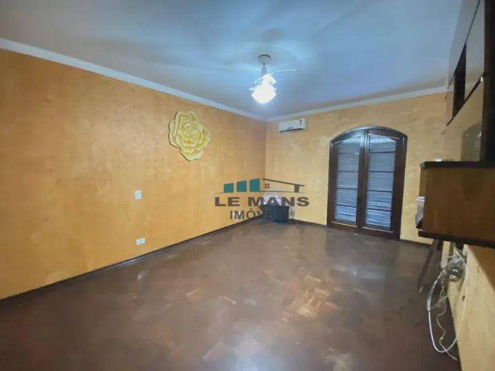 Casa para alugar com 3 quartos, 252m² - Foto 35