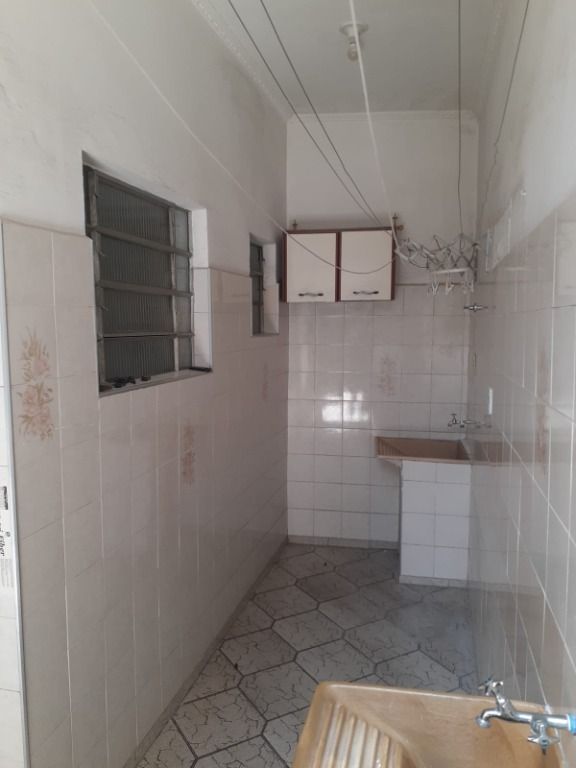 Casa para alugar com 3 quartos, 180m² - Foto 11